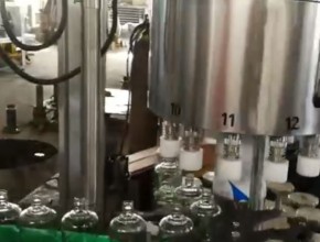 12頭高**全自動灌裝機，塑料蓋自動提升理蓋掛蓋機